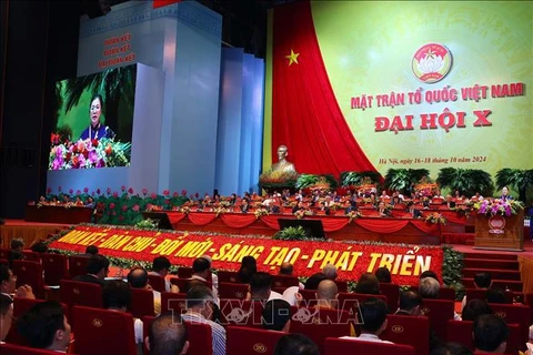 En el X Congreso Nacional del Frente de la Patria de Vietnam (Fuente: VNA)