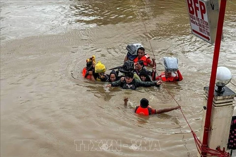 Las inundaciones causados por el tifón Trami en Filipinas (Fuente: Xinhua/VNA)