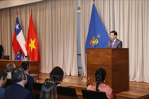 El presidente de Vietnam, Luong Cuong, pronuncia un discurso en la Universidad de Chile (Fuente: VNA)