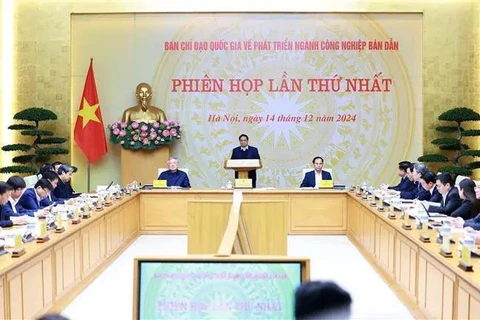 El primer ministro de Vietnam, Pham Minh Chinh, preside la primera reunión del Comité Directivo Nacional para el Desarrollo de la Industria de Semiconductores. (Fuente: VNA)