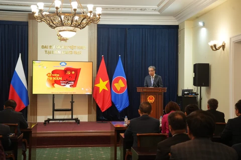 Vietnamese Ambassador to Russia Dang Minh Khoi speaks at the ceremony. (Photo: VNA)