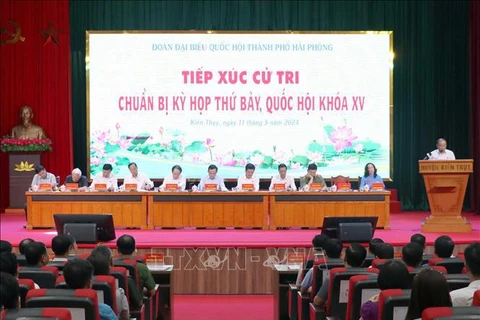 At the meeting with voters in Hai Phong city (Photo: VNA)