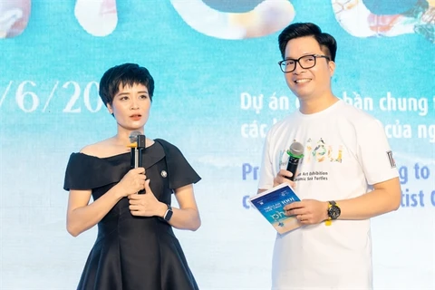 Artist Cao Thanh Tha shares experience in volunteering in Con Dao National Park at the opening ceremony of the exhibition. (Photo courtesy of the IUCN)