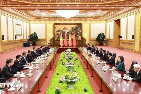 During his stay in China, PM Pham Minh Chinh meets with General Secretary of the Communist Party of China and President of China Xi Jinping in Beijing on June 26. (Photo: VNA)