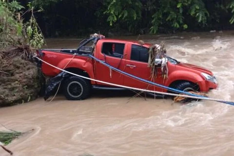 The pickup truck drove through the flooded road, and swept into a swollen roadside creek. (Photo: Cebudailynews)