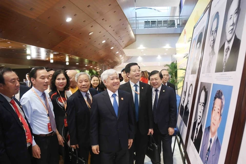 Visitors at the photo exhibition (Photo: VNA)