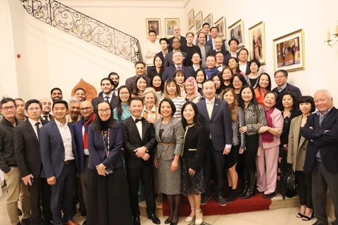 Members of the Vietnam Business Association in Belgium (Photo: VNA)