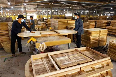 Vietnam eyes to ship 15.2 billion USD worth of wood products abroad this year. (Photo: VNA)