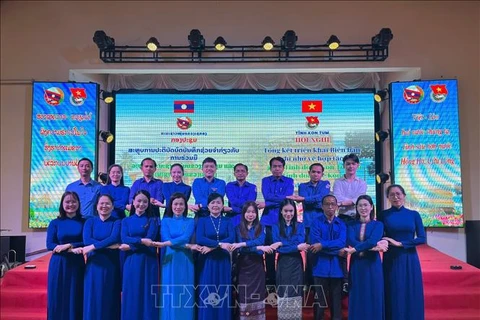 Vietnamese and Lao delegates to the conference held in Kon Tum province on December 6 (Photo: VNA)