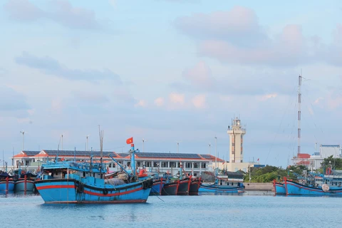 Truong Sa lighthouses affirm Vietnam’s sovereignty over seas, islands