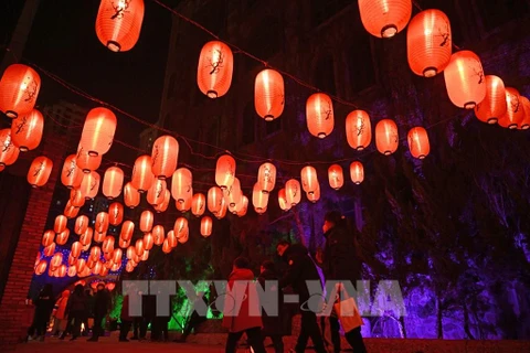 Experiencing folk culture through poonah paper lanterns