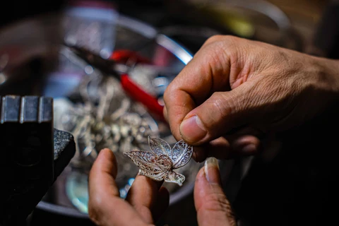 Hanoi upholding traditional silver jewelry art 