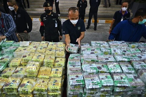 警方展示今年年初在泰国曼谷查获的毒品。图自越通社