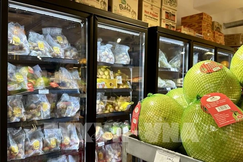 越南水果上架法国超市。图自越通社
