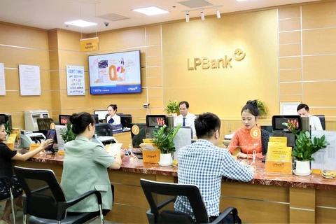 LPBank拥有遍布越南63个省市的1200多个网点的网络。图自互联网