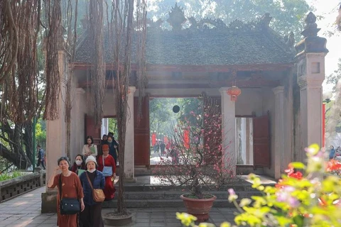 西镇祠是升龙城西部的一座神圣之祠。图自越通社