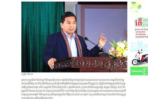 Un artículo en el sitio de noticias AMS e imagen del autor del artículo, Kin Phea, director del Instituto de Relaciones Internacionales de la Real Academia de Camboya. (Fuente: VNA)