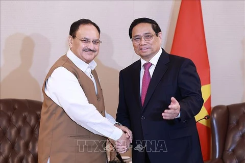 El primer ministro de Vietnam, Pham Minh Chinh, recibe al presidente del Partido Popular Indio, Jagat Prakash Nadda. (Fuente: VNA)