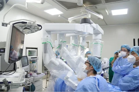 Больницы развивают профессиональный и технический потенциал для современной интенсивной терапии. (Фото: VietnamPlus)
