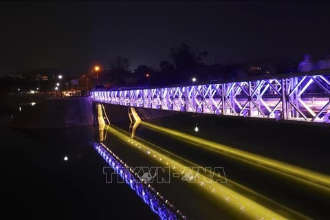 Система освещения моста Мыонгтхань в северо-западной провинции Дьенбьен торжественно была открыта 5 мая (Фото: ВИА) 