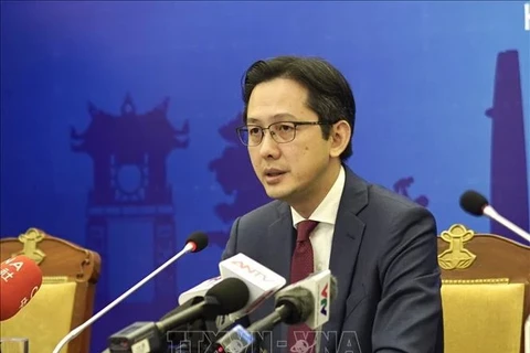 Заместитель министра иностранных дел До Хунг Вьет ведет пресс-конференцию, на которой объявляется национальный доклад Вьетнама о защите и поощрении прав человека (Фото: ВИА) 