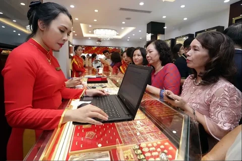 В ювелирном магазине, принадлежащем золотой компании Bao Tin Minh Hai (Фото: ВИA)