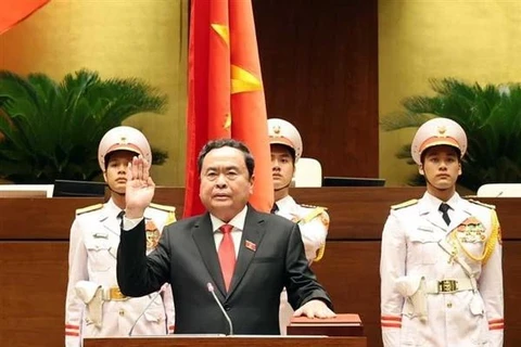 Новоизбранный председатель Национального собрания Чан Тхань Ман принимает присягу 20 мая. (Фото: ВИA)