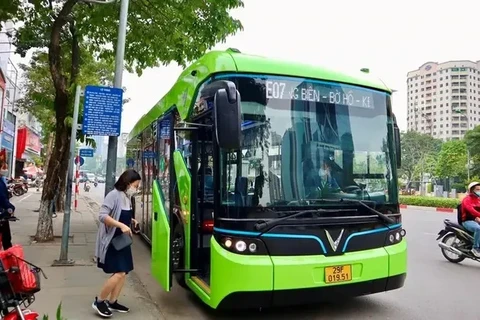 Автобус Vinbus в городском районе Vinhomes Smart City (Фото: ВИA)