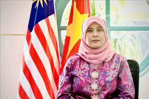 La embajadora adjunta malasia en Hanoi, Cik Aida Safura Niza Othma (Fuente: VNA)