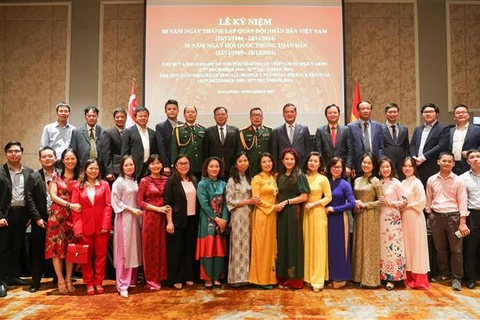 La Embajada de Vietnam en Singapur celebra ceremonia para conmemorar el 80 aniversario del Ejército Popular de la nación indochina (Fuente: VNA)