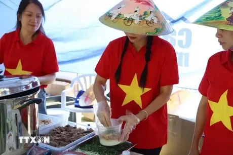 El Día de la Pho vietnamita se celebra en Sudáfrica en el famoso mercado de alimentos Hazel Food Market en Pretoria (Fuente: VNA)