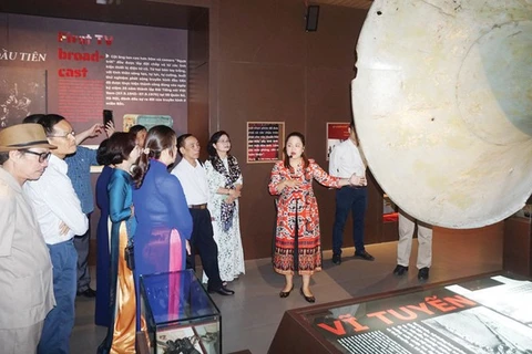 Des visiteurs au musée. Photo: nhipsonghanoi.hanoimoi.vn