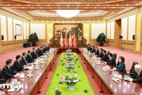 Entrevue entre le Premier ministre Pham Minh Chinh et le secrétaire général du Parti communiste chinois et président chinois Xi Jinping. Photo: VNA