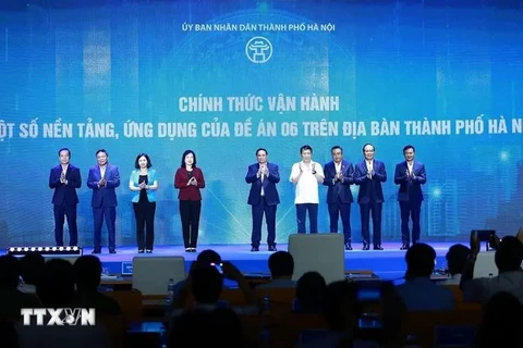 Le Premier ministre Pham Minh Chinh (centre) et d’autres délégués lors de la cérémonie, à Hanoi, le 28 juin. Photo : VNA