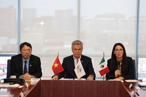 Les délégués lors de la cérémonie de présentation du "Guide des affaires au Vietnam", à Mexico, le 29 juillet. Photo : VNA