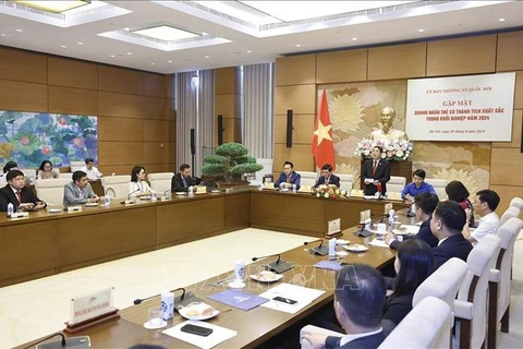 Le vice-président de l’Assemblée nationale Nguyên Duc Hai s’exprime lors de la rencontre avec les jeunes entrepreneurs exemplaires de 2024. Photo: VNA