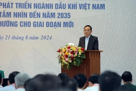 Le président de la Commission économique du Comité central du Parti et vice-Premier ministre Trân Luu Quang lors de la conférence. Photo: VNA