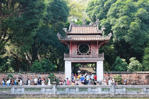 Le Temple de la Littérature, l'une des attractions touristiques de Hanoi. La capitale a été nommée première destination urbaine d'Asie et meilleure destination de séjour en ville d'Asie 2024 par la WTA. Photo : VNA