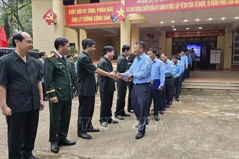 Les membres de l’équipe de recherche des restes de soldats vietnamiens tombés au Cambodge sur le départ. Photo : VNA