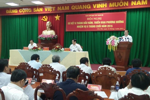 Deputy Prime Minister Vu Van Ninh speaks at the conference