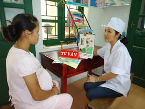 Hau Giang to curb mother-to-child HIV transmission
