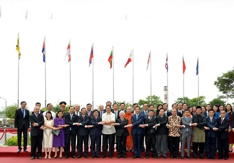Flag raising ceremony in HCM City marks ASEAN's founding anniversary