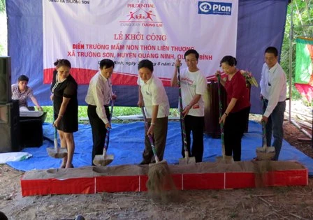 New kindergarten presented to poor community in Quang Binh