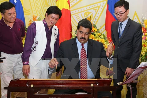 Venezuelan president concludes visit to Vietnam 