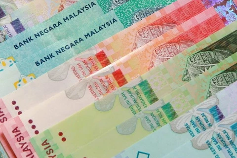  Malaysia’s ringgit continues tumbling against greenback