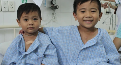 Binh Thuan: Needy kids receive free heart checks