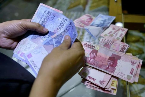  Indonesia announces new economic packet to revive growth
