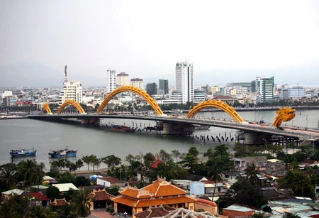 Da Nang seals cooperation agreements with NGOs 