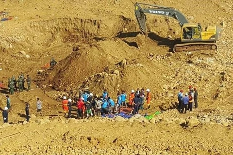 Myanmar: at least 90 killed in massive landslide