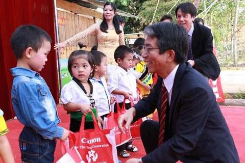 Canon Vietnam promotes 3R practice for environment protection